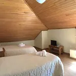 招待所 Alojamento Santa Catarina *